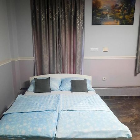 Apartments Royal Menex Pozsarevác Szoba fotó