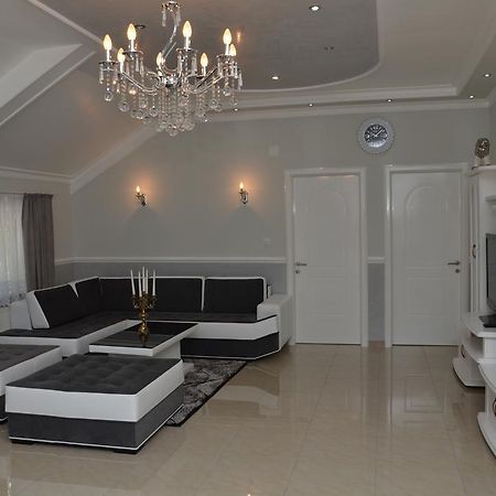Apartments Royal Menex Pozsarevác Kültér fotó
