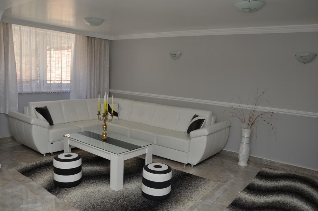 Apartments Royal Menex Pozsarevác Kültér fotó