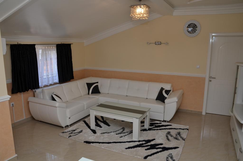 Apartments Royal Menex Pozsarevác Szoba fotó