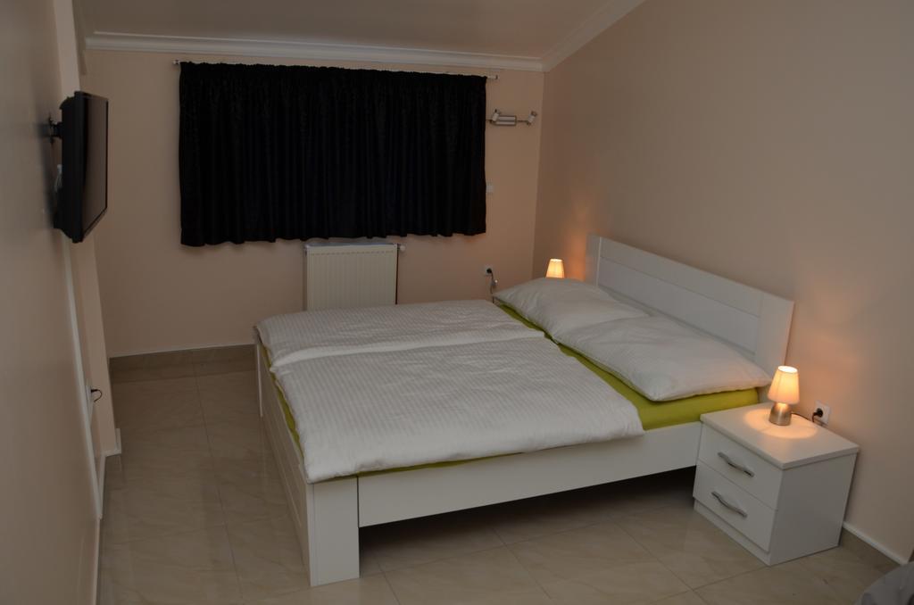 Apartments Royal Menex Pozsarevác Kültér fotó