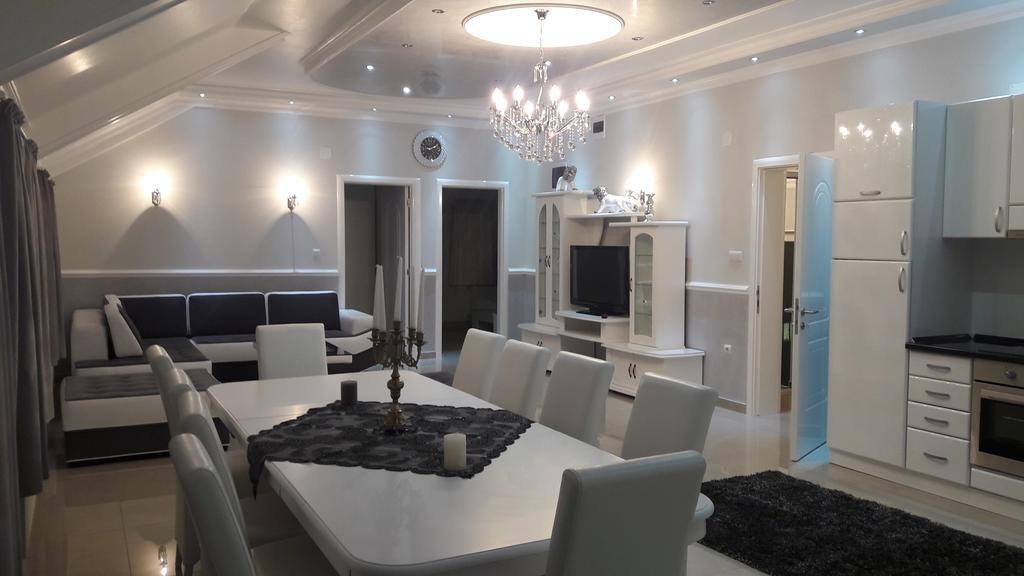 Apartments Royal Menex Pozsarevác Kültér fotó